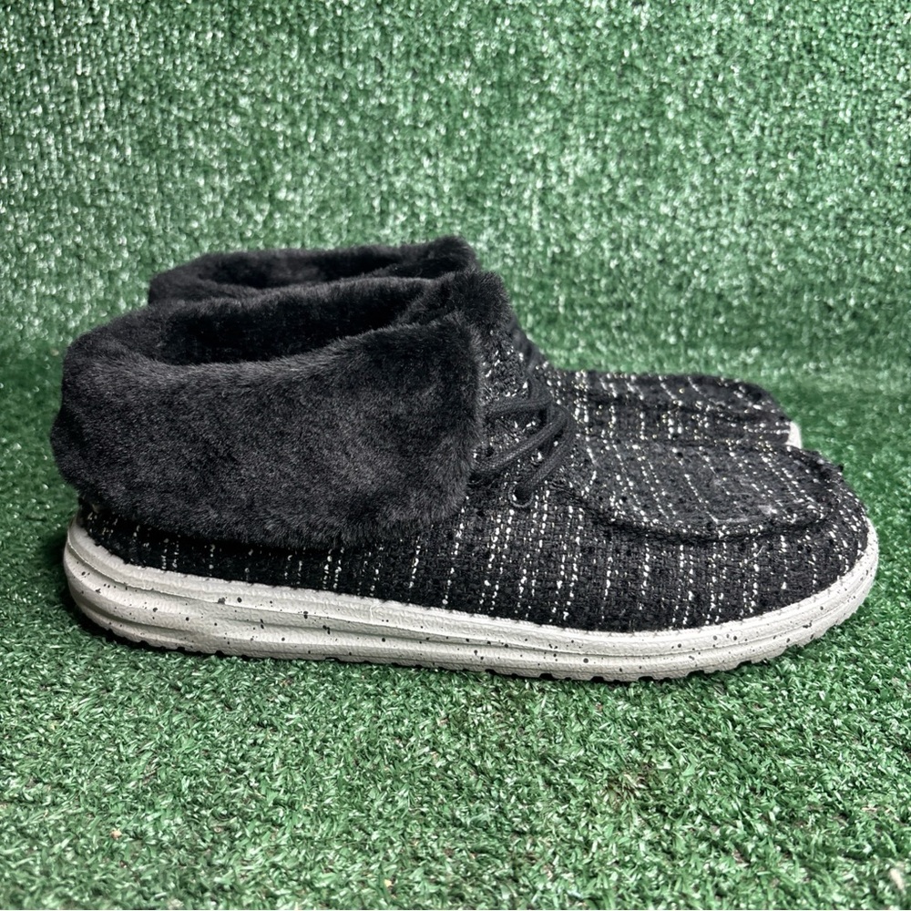Hey Dude Women's Britt‎ Black Faux Fur Sneakers Shoes Size 9